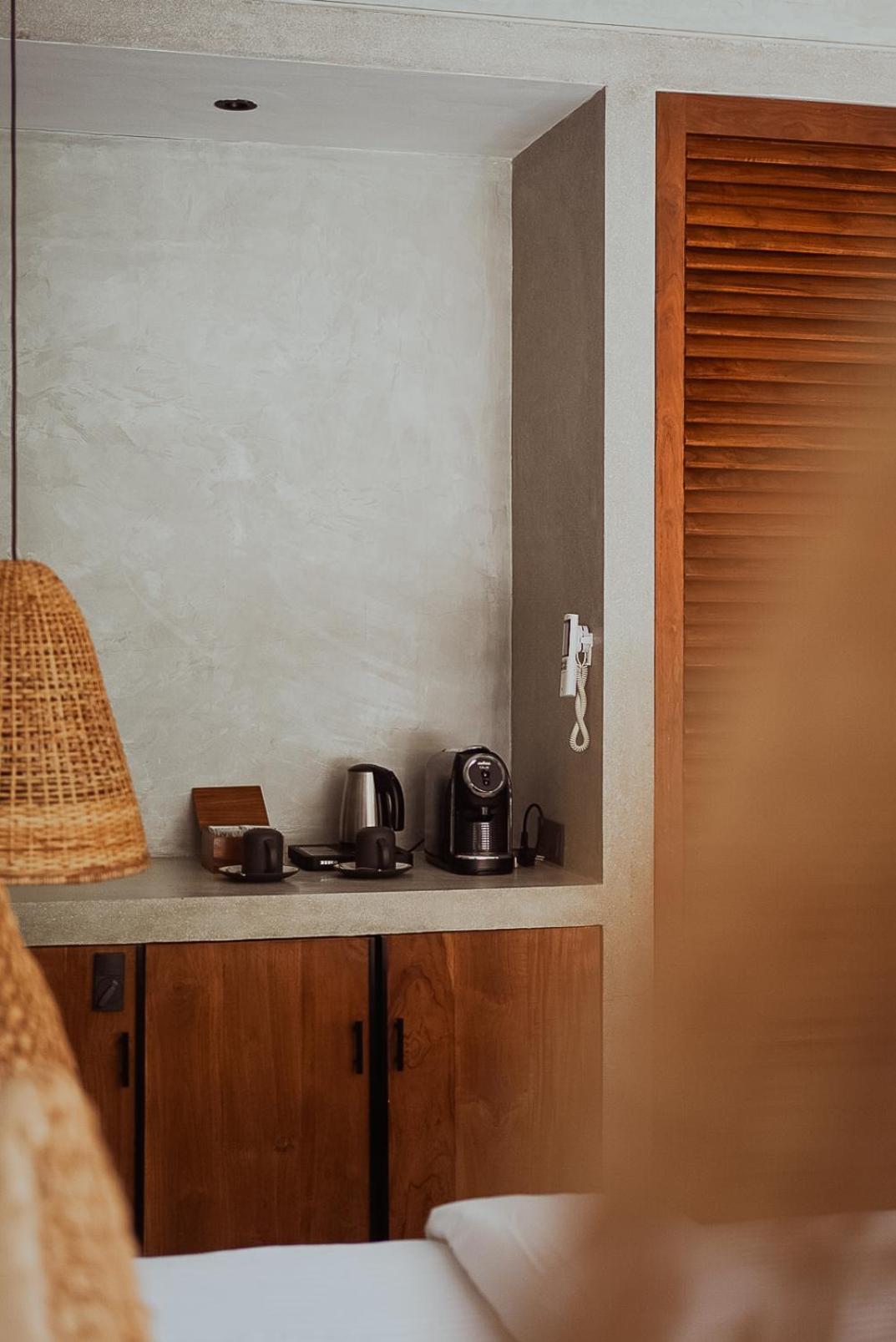 The Salty Pelican Yoga & Surf Retreat Dikwella Bilik gambar